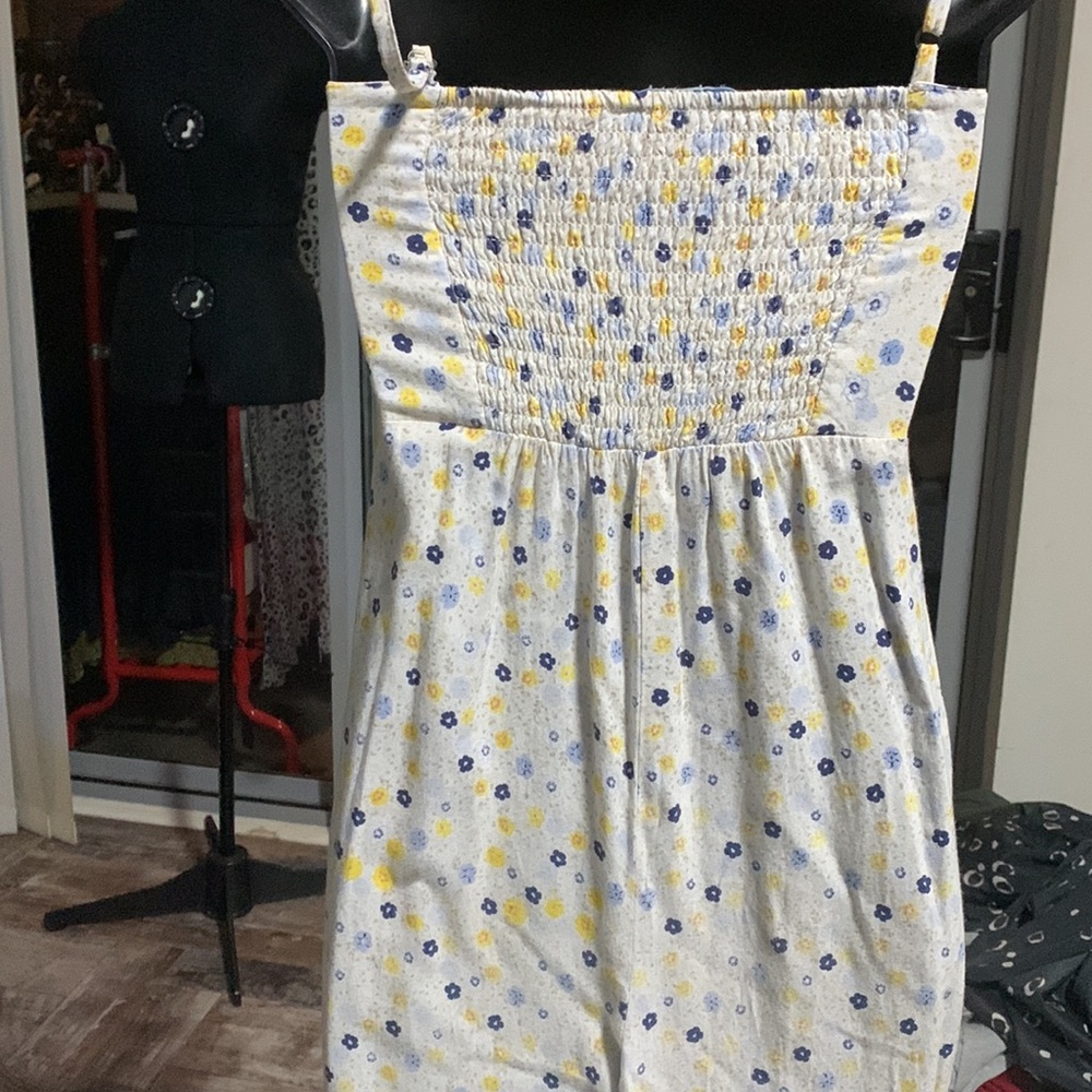 Tilii delightful jumpsuit with sheered back , adjustable straps ,cross over tie - Picture 5 of 7